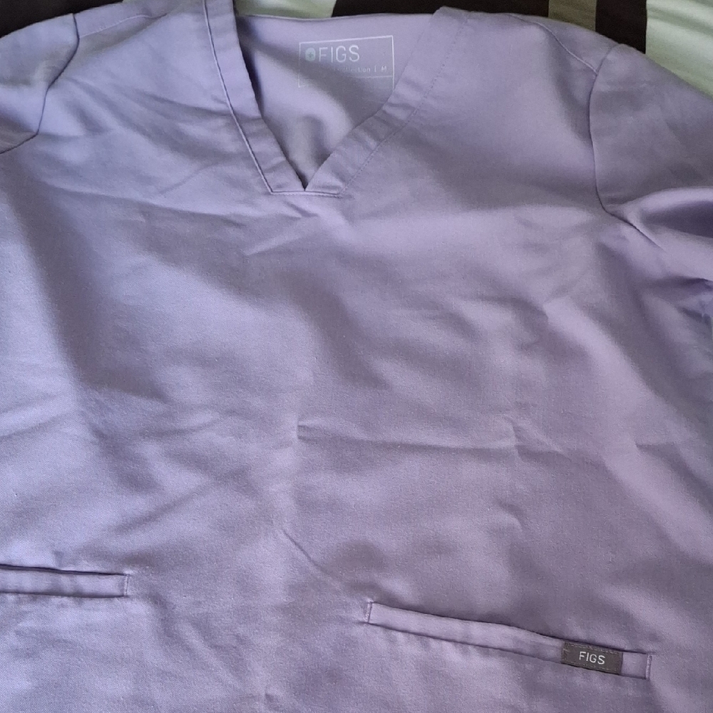 Figs Lavender Dew  V-Neck Scrub Top And MEDIUM TALL PANTS SET Gently Used